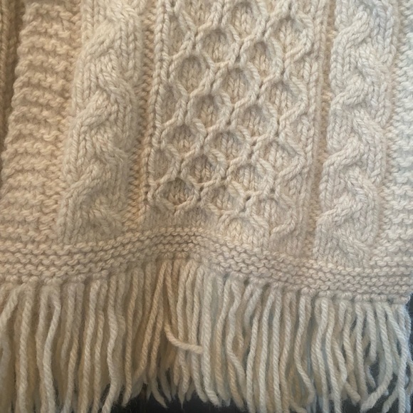 Beautiful hand knit 100% wool scarf - Picture 4 of 5